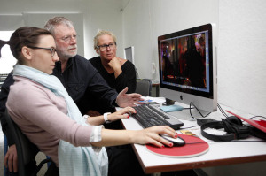 Martin Bell reviewing work with Students on workshop Iceland 2012 | Photo Xpedions 2012