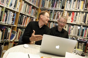 Einar Falur Ingolfsson reviewing work with Students on workshop Iceland 2012 | Photo Xpedions