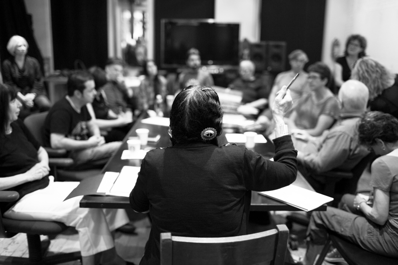 Mary Ellen Mark reviewing work with Students at New York workshop 2014 | Photo Xpeditions