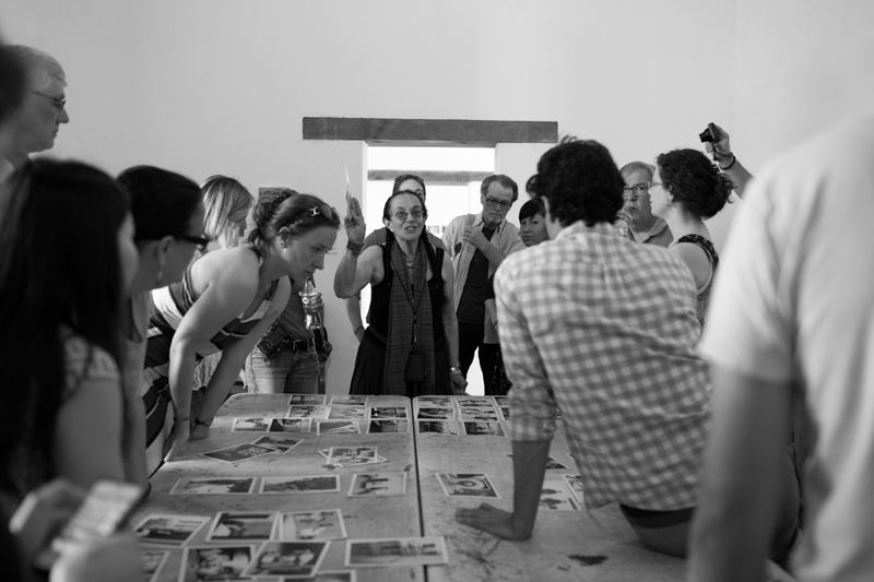 Mary Ellen Mark reviewing work with Students at Oaxaca 2014 | Photo Xpeditions