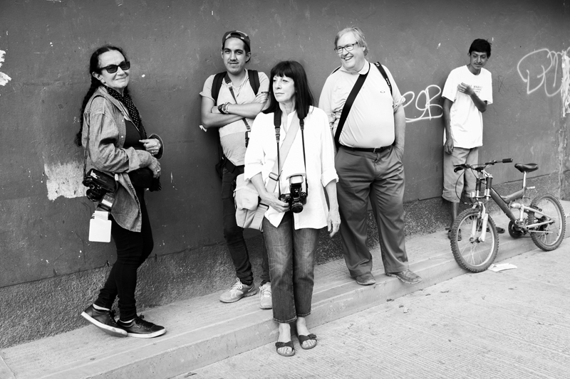 Mary Ellen Mark with Students at Oaxaca 2014 | Photo Xpeditions