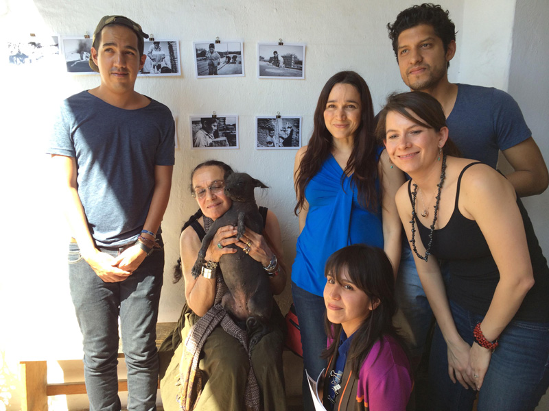 Mary Ellen Mark with Students at Oaxaca 2014 | Photo Xpeditions