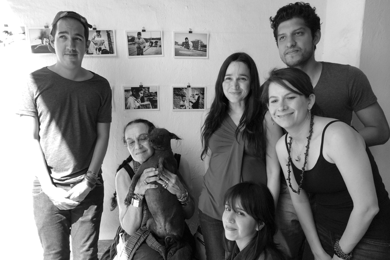 Mary Ellen Mark with Students at Oaxaca 2014 | Photo Xpeditions