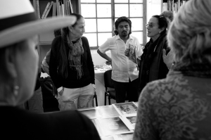 Mary Ellen Mark reviewing work with Students at Oaxaca workshop 2012 | Photo Xpeditions