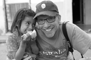 Mary Ellen Mark with Students on workshop Oaxaca | Photo Xpedions